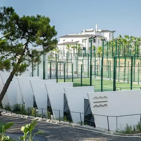 Brand New, Elegant Ground Floor Two Bed Appartamento *