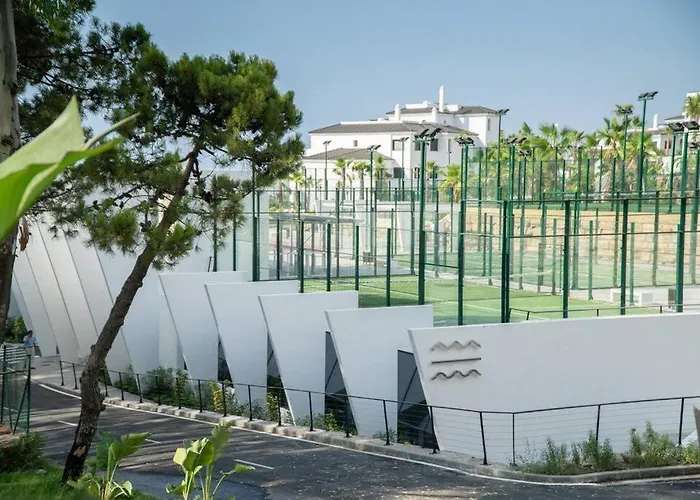 Brand New, Elegant Ground Floor Two Bed Appartamento *