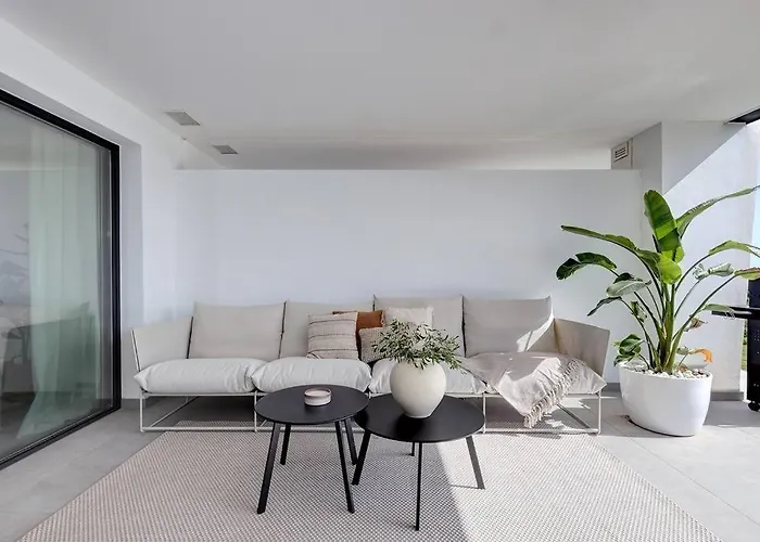 Brand New, Elegant Ground Floor Two Bed Appartamento Estepona