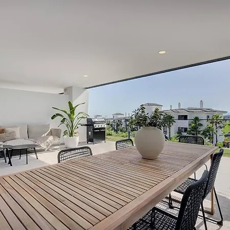 Brand New, Elegant Ground Floor Two Bed Εστεπόνα