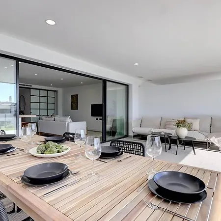 Brand New, Elegant Ground Floor Two Bed Apartmán