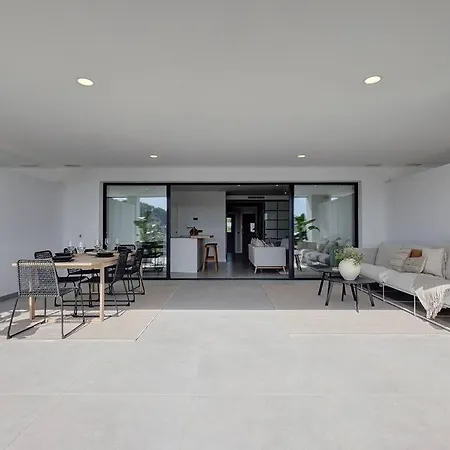 Apartmán Brand New, Elegant Ground Floor Two Bed *