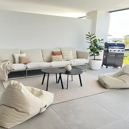 Brand New, Elegant Ground Floor Two Bed * Εστεπόνα