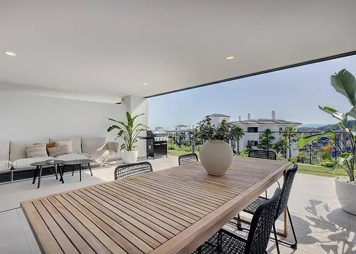 Brand New, Elegant Ground Floor Two Bed 埃斯特波纳