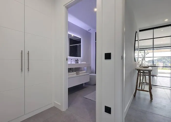 Brand New, Elegant Ground Floor Two Bed 埃斯特波纳