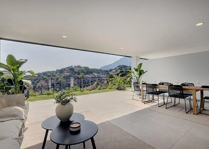 Brand New, Elegant Ground Floor Two Bed 埃斯特波纳