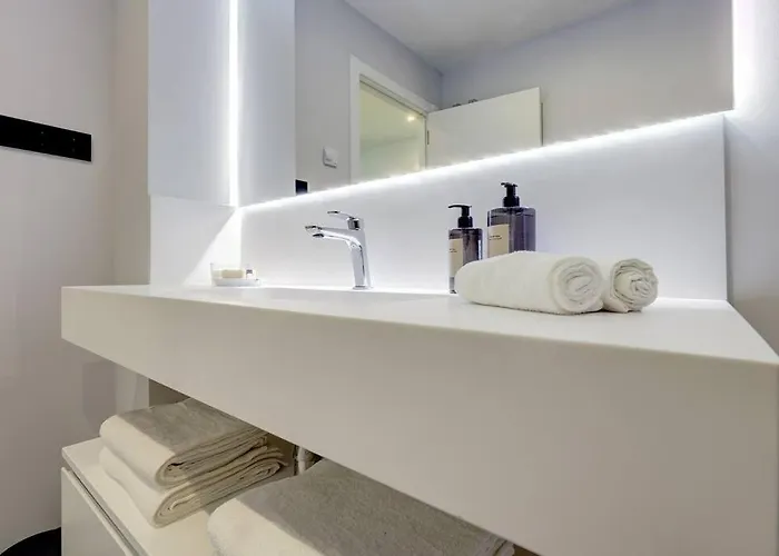 Brand New, Elegant Ground Floor Two Bed 埃斯特波纳