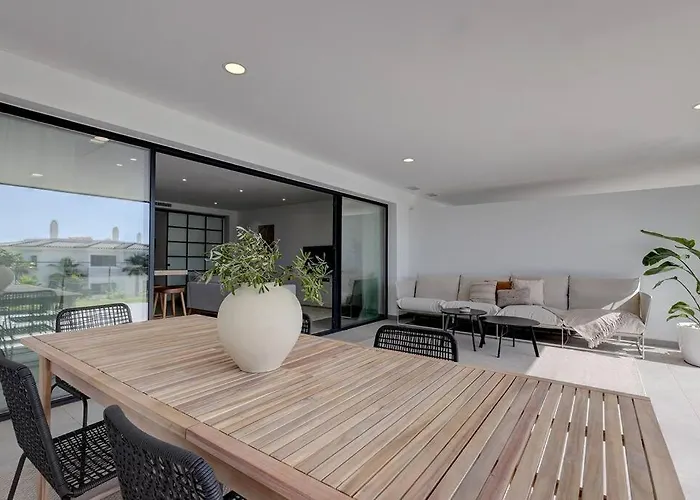 公寓 Brand New, Elegant Ground Floor Two Bed *