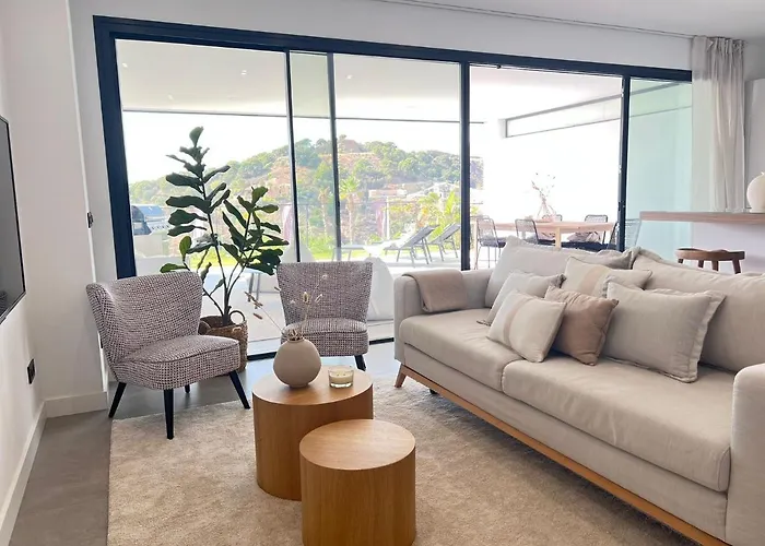 Brand New, Elegant Ground Floor Two Bed * 埃斯特波纳