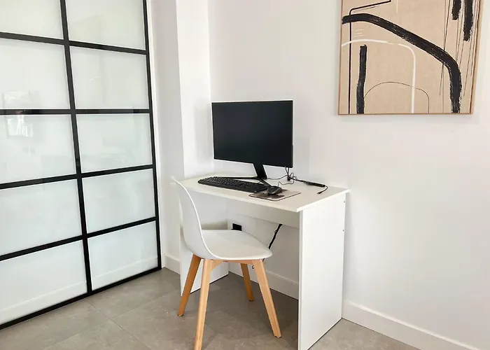 Brand New, Elegant Ground Floor Two Bed * 埃斯特波纳